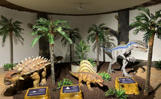 Открита е зала с аниматроник модели на динозаври в Регионалния природонаучен музей - Пловдив