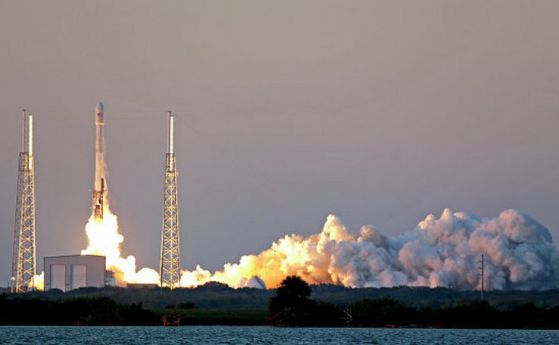 Компанията SpaceX изпрати успешно към МКС товарния кораб Dragon