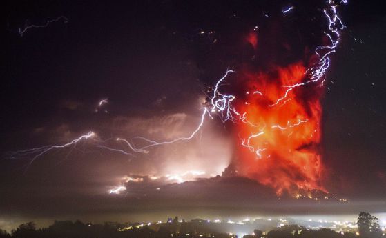 Вулканът Калбуко в Чили се "събуди" (видео - 2)