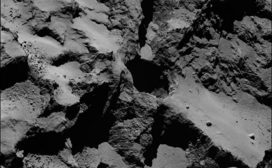 Ями и спътници на кометата 67P/Чурюмов-Герасименко