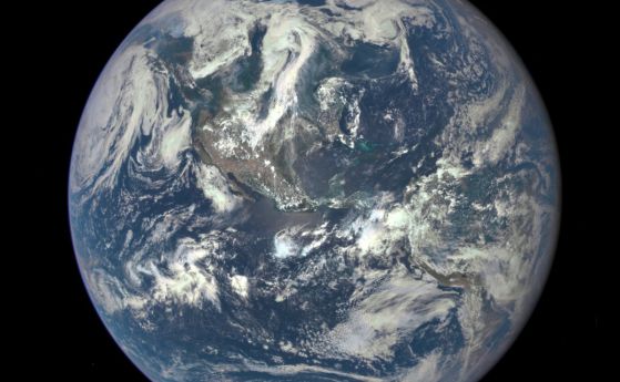 Невероятно красива снимка на Земята получи НАСА