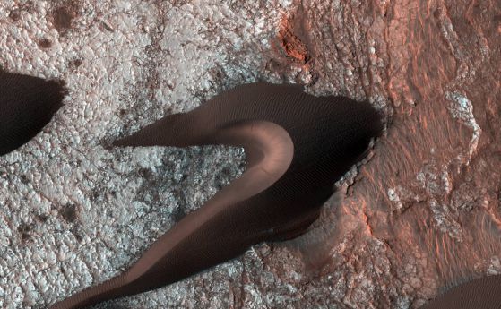 НАСА публикува висококачествена снимка на марсианска дюна