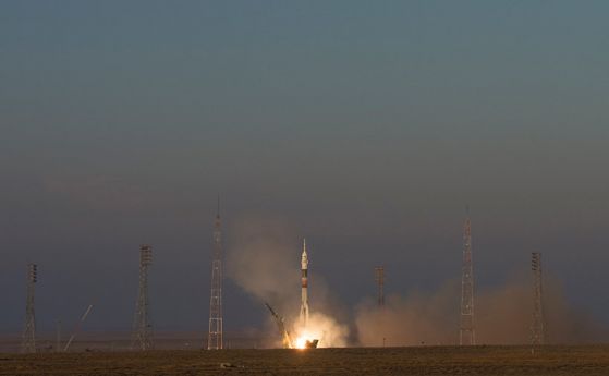 Ракетата "Союз ТМ-19М" с новия екипаж на МКС стартира от Байконур