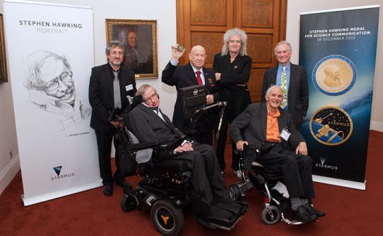 Стивън Хокинг ще дава ежегодно награда за популяризиране на наука