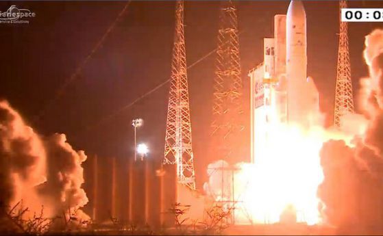 Европейската ракета Ариана 5 стартира успешно (видео)