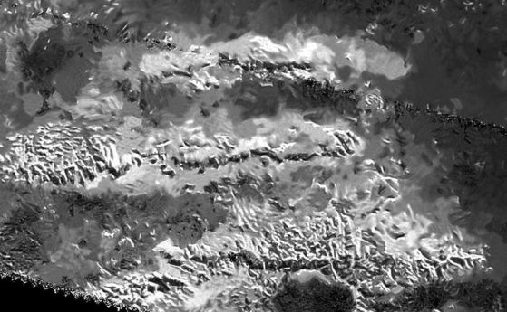 "Касини" показа снимки на най-високата планина на луната на Сатурн Титан