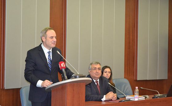 Научна конференция, посветена на 25-годишнината от Конституцията на България, се проведе в СУ