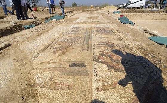 Mозайки от 4-ти век, открити в Кипър, показват сцени от състезания с колесници