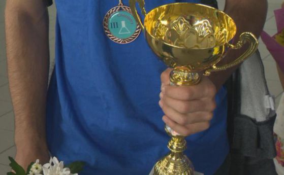  Български ученици се върнаха с медали от олимпиадата на мегаполисите