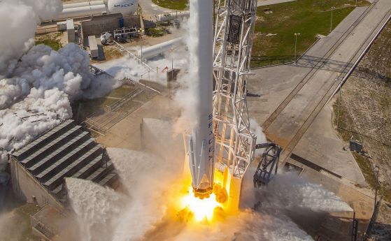 SpaceX оповести причината за експлозията на Falcon 9 на стартовата площадка