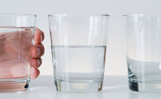 Проучване отново развенча мита за 8-те чаши вода на ден