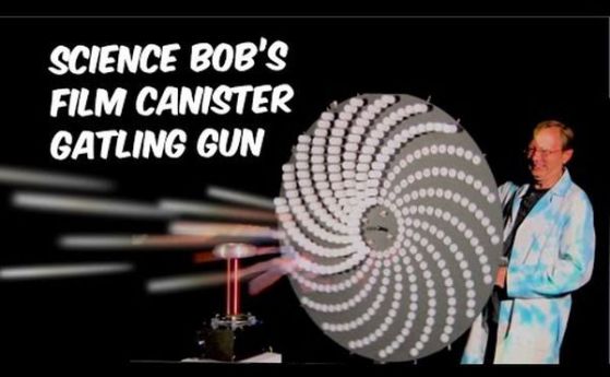 Изобретател усъвършенства картечницата на Гатлинг с бобината на Тесла (видео)
