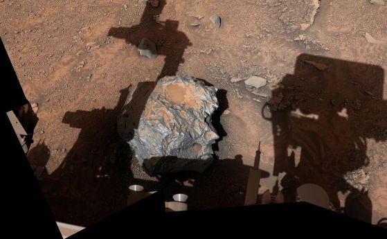 НАСА забелязва скала на Марс, която не е като другите