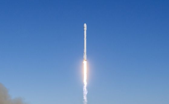 Стартът, полетът и перфектното кацане на SpaceX в снимки и видео