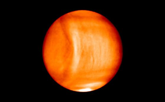 "Гравитационна" вълна, дълга 10 000 км, е забелязана в атмосферата на Венера (видео)