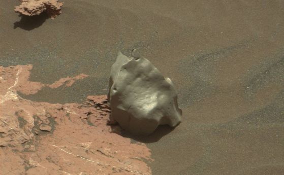 Curiosity намери на Марс още един метален метеорит 