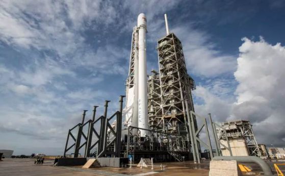 SpaceX отложи старта си поради силни ветрове