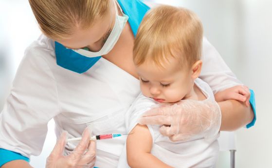 Проучване показа как бактериалните инфекции намаляват след ваксиниране на децата