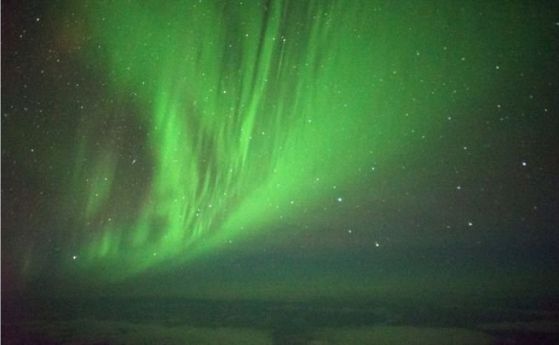 Туристи за първи път на "лов" за полярни сияния със самолет (видео)