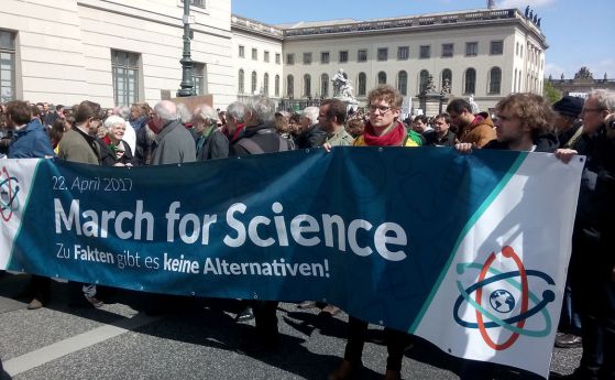 Вижте на живо 600-те Марша за наука (видео)