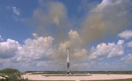 SpaceX приземи поредната си ракета Falcon 9 на твърда земя