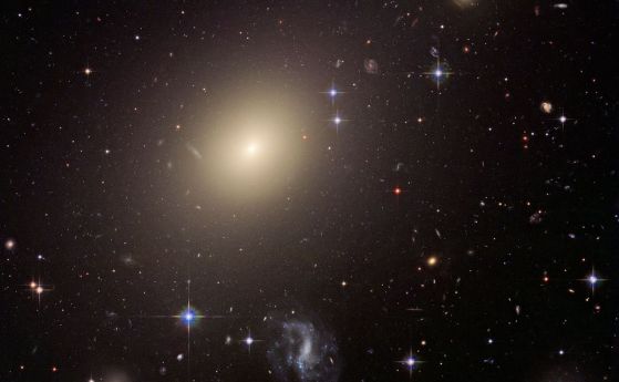 Тъмната материя в галактическите купове намеква за съществуването на нова физика
