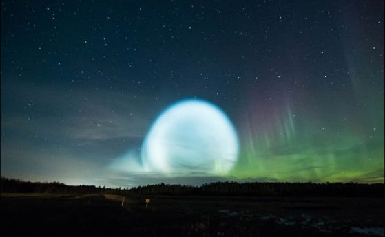 Зловещ балон засия над Сибир, някои съобщават за НЛО. Какво е това? (видео)