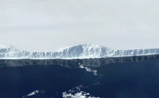 НАСА засне отблизо един от най-големите айсберги в историята
