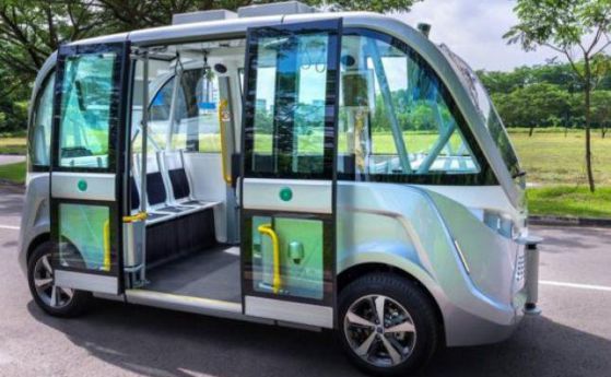 В Сингапур пускат по улиците безпилотни автобуси