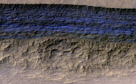 Обширни находища на лед откриха на Марс