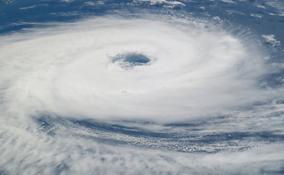 При какви условия се образува окото на тропическите циклони