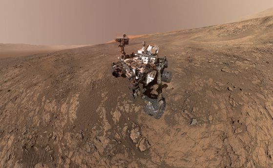 Селфи на марсохода "Curiosity" от дъното на кратера Гейл