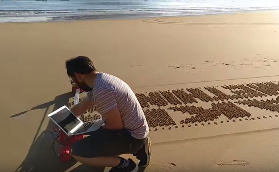 Испански инженер създаде робот за печат върху пясък (видео)
