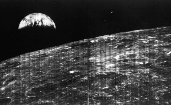 Преди повече от 50 години е направена първата снимка на Земята от Луната