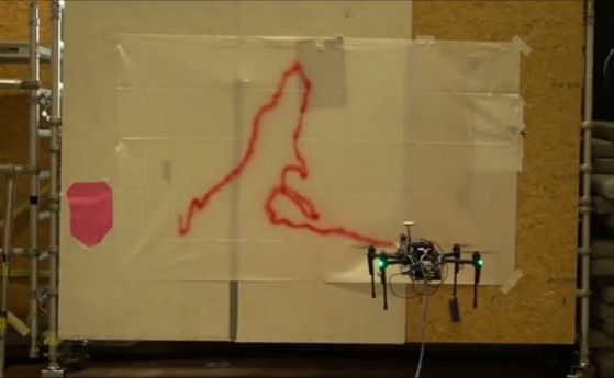 PaintCopter: Дрон, който сам рисува по стените (видео)