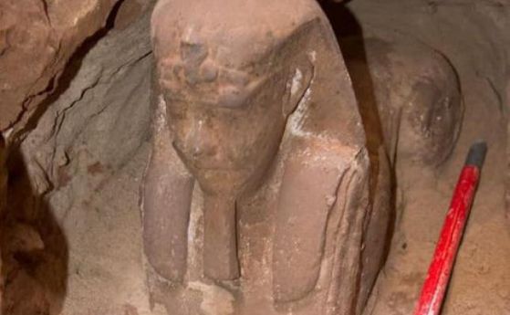 Археолози откриха в древен храм в Египет статуя на сфинкс