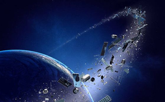 Експериментален руски спътник се разпада в орбита и оставя следи от отломки