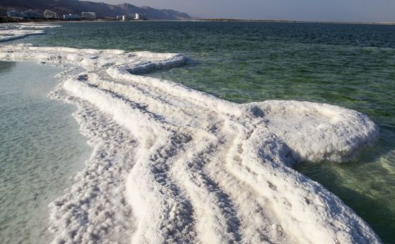 Загадката на „снеговалежа” от сол във водите на Мъртво море е разрешена (видео)