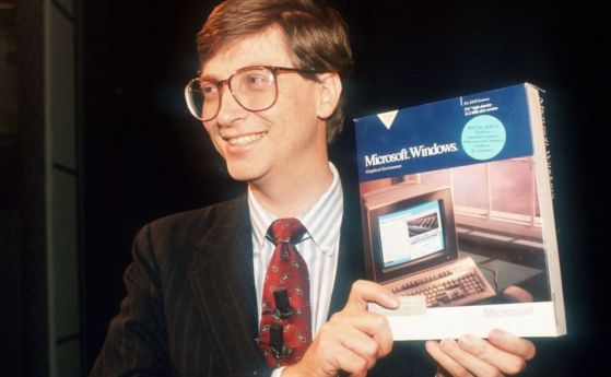 Бил Гейтс с новата система. 