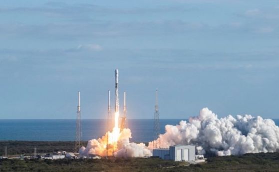 На живо: Изстрелването на ракетата Falcon 9 с 60 спътника Starlink