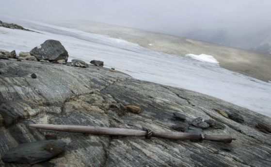 Топящ се глетчер разкрива отдавна изгубен хилядолетен път и реликви на викингите