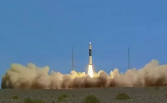 Първият полет на китайска ракета се провали (видео).