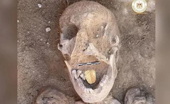 Мумия със златен език е открита в Египет
