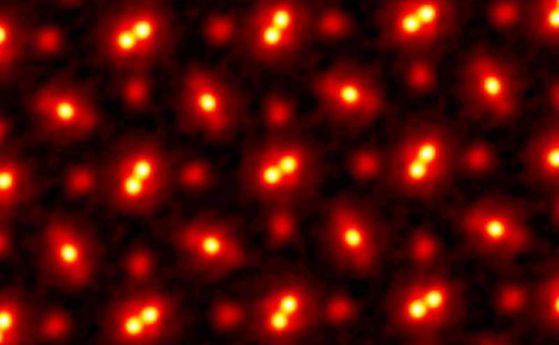 Световен рекорд за най-близка снимка на атоми в кристал