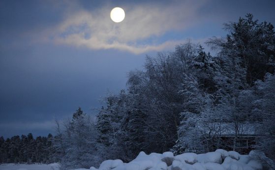 "Студената луна", най-дългото пълнолуние в годината, е тази неделя
