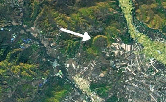 Сателитна снимка на новооткрит ударен кратер в североизточен Китай