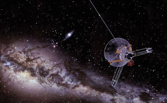 Концепция на художник за Pioneer 10, който е на път към междузвездното пространство.