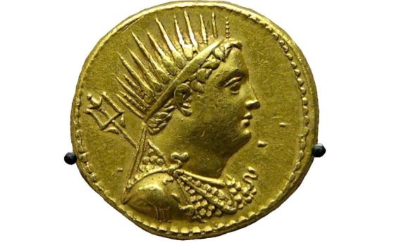 Златна монета изобразяваща Птолемей III. 