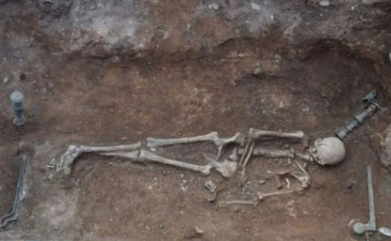 Древен скелет на жена със златни лаврови листа на главата е открит в Северна Гърция (видео)