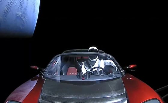 Мъск изпрати автомобила си в космоса